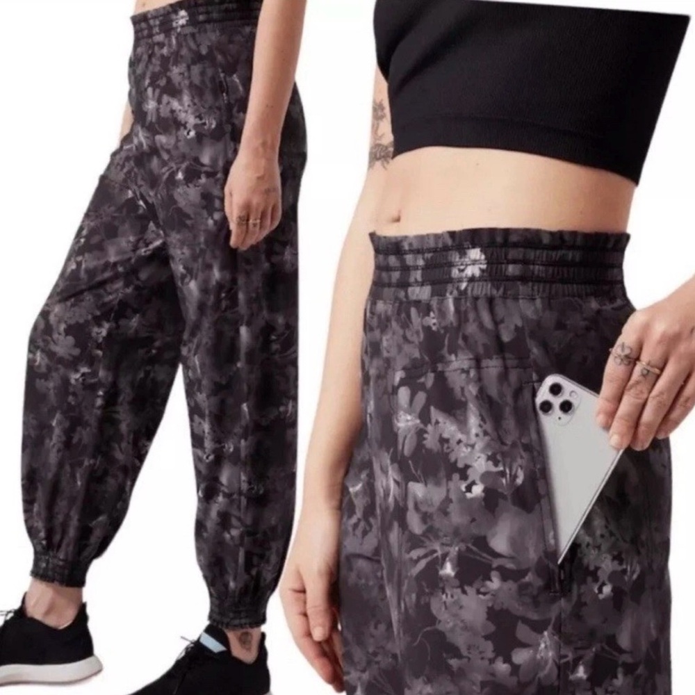 Athleta Savannah Jogger Pants Size 8 Grayscale Floral Dance Zumba Pants